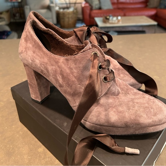 Comfy ankle boots, soft interior and beautiful suede brown/chocolate exterior - Picture 2 of 6